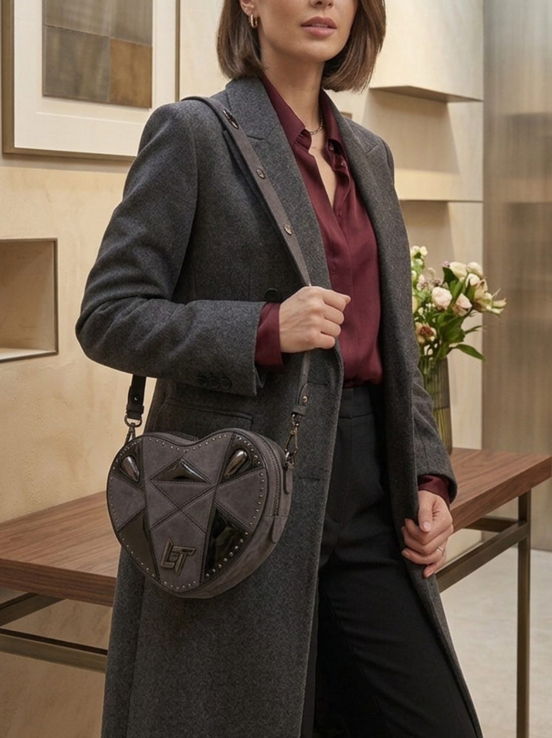 Linear Titans Fragment Metallic Heart Shoulder Bag - Image 2