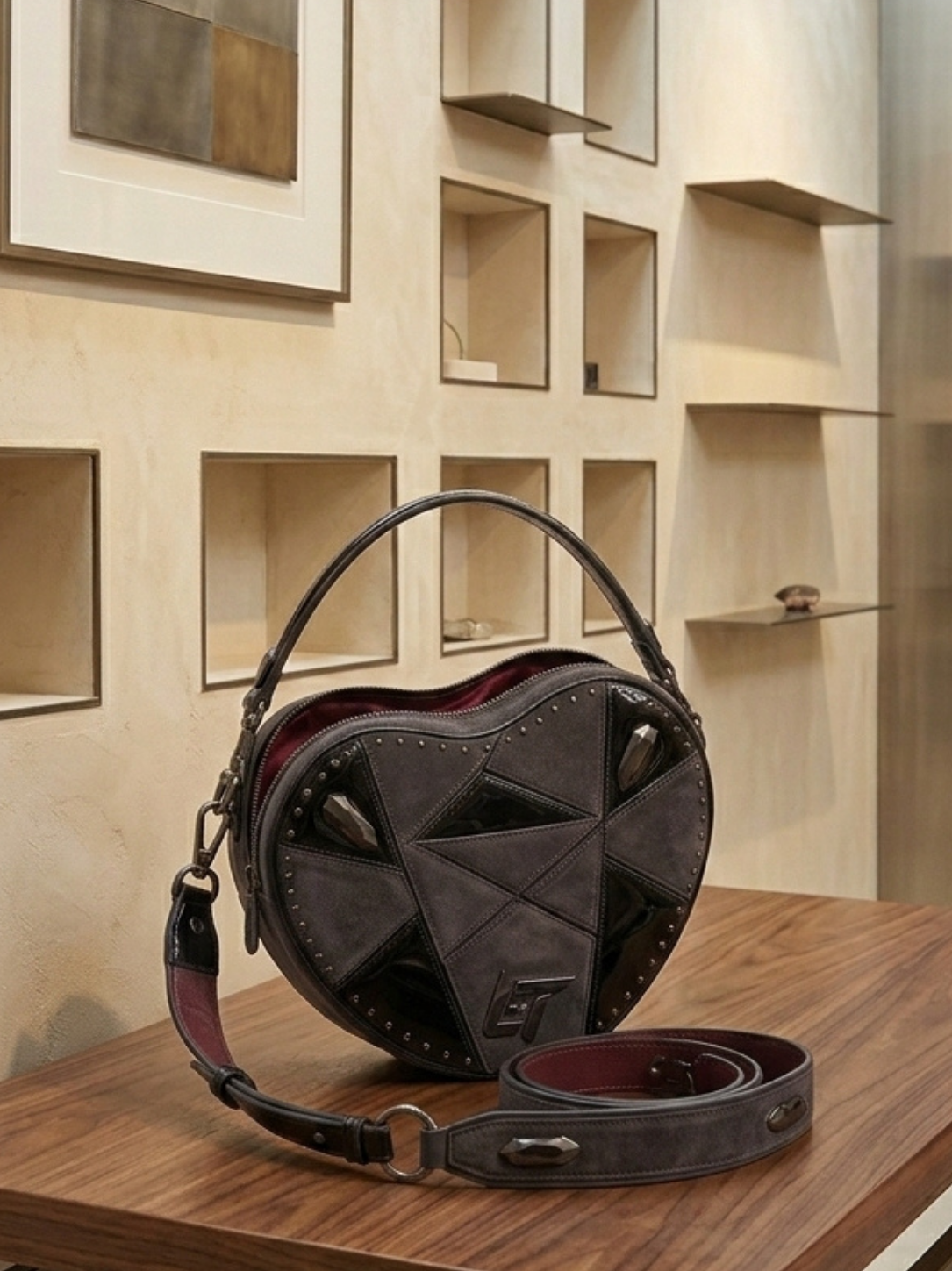 Linear Titans Fragment Metallic Heart Shoulder Bag
